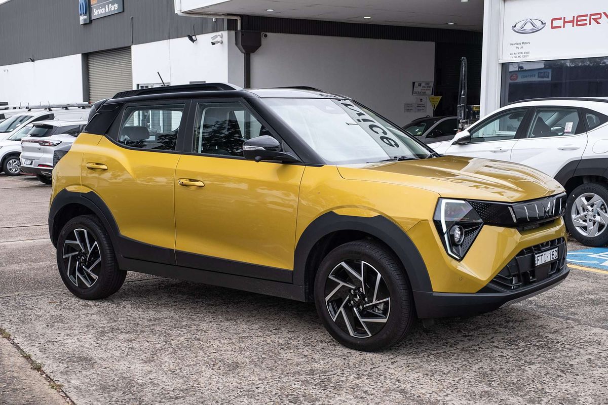 2025 Mahindra XUV3XO AX7L
