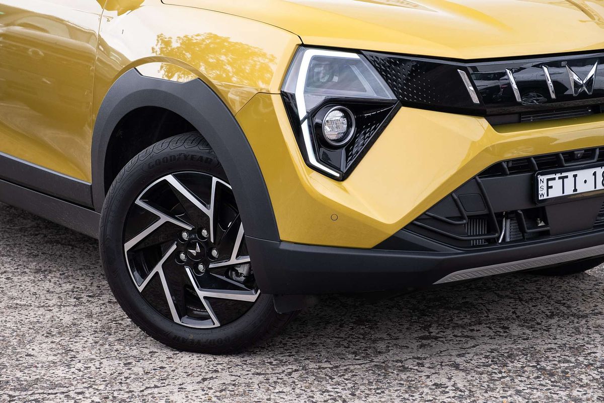 2025 Mahindra XUV3XO AX7L