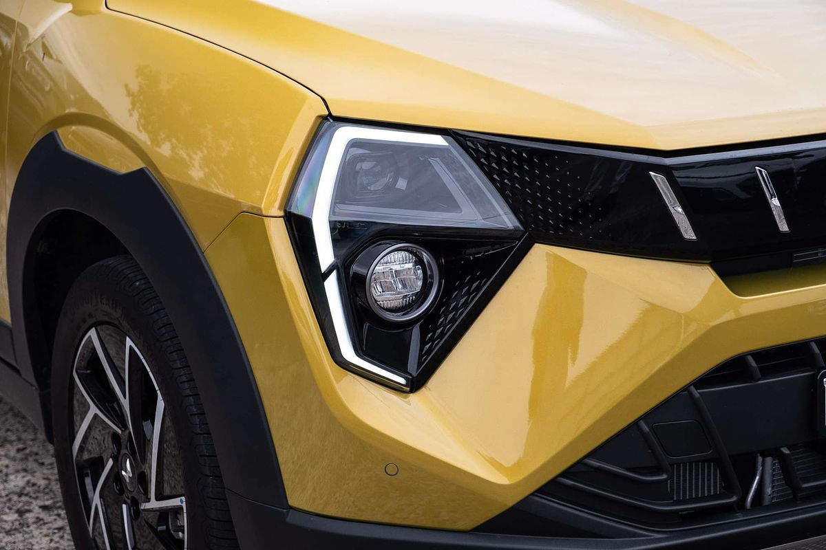 2025 Mahindra XUV3XO AX7L