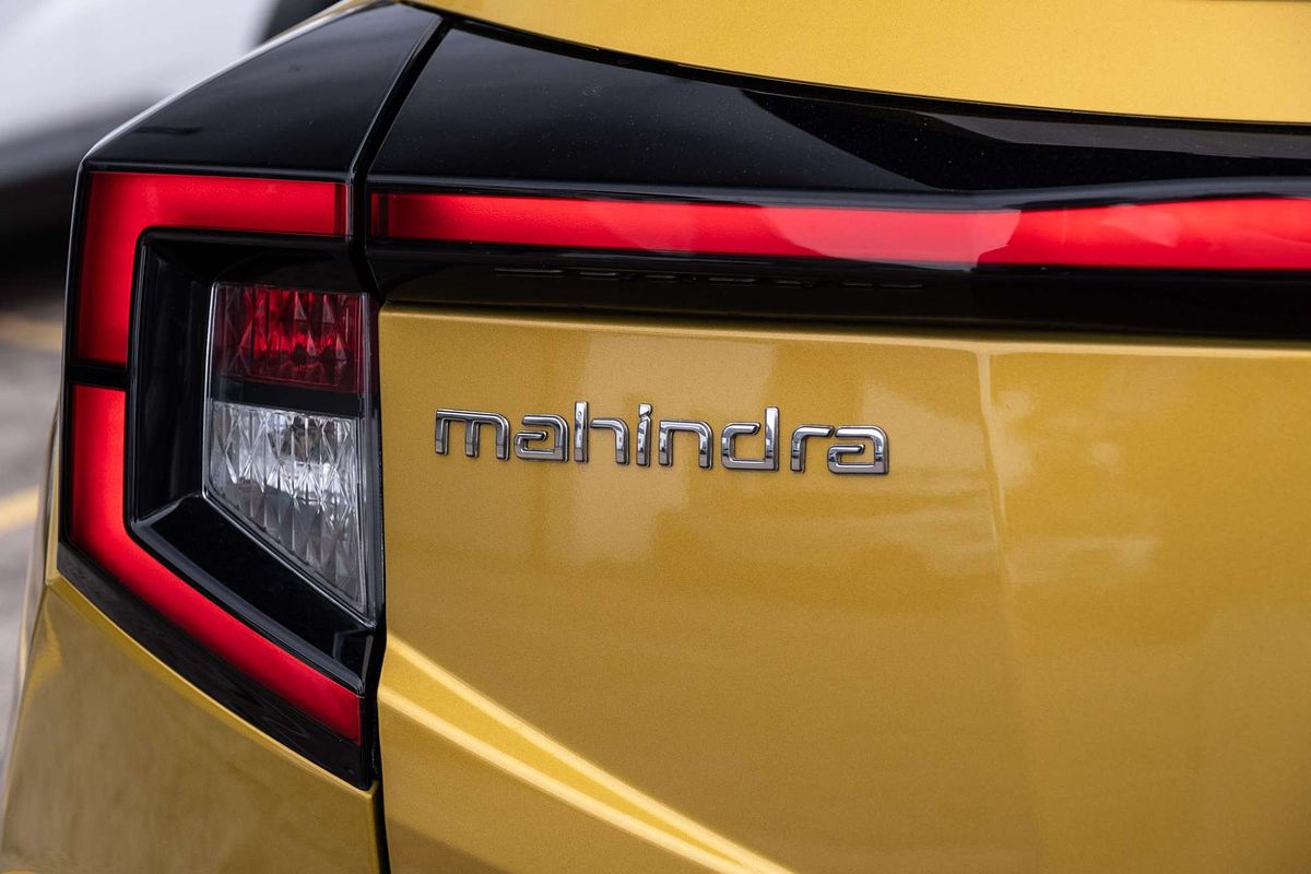 2025 Mahindra XUV3XO AX7L