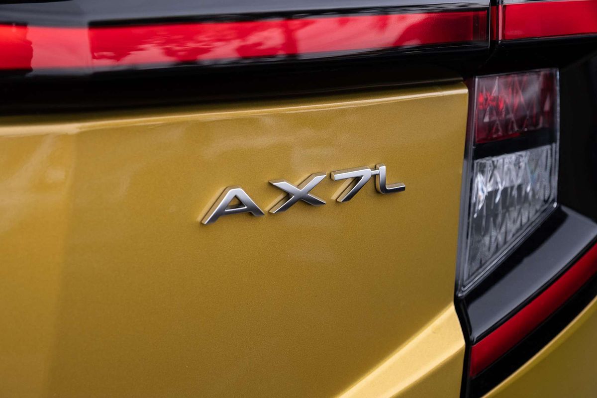 2025 Mahindra XUV3XO AX7L