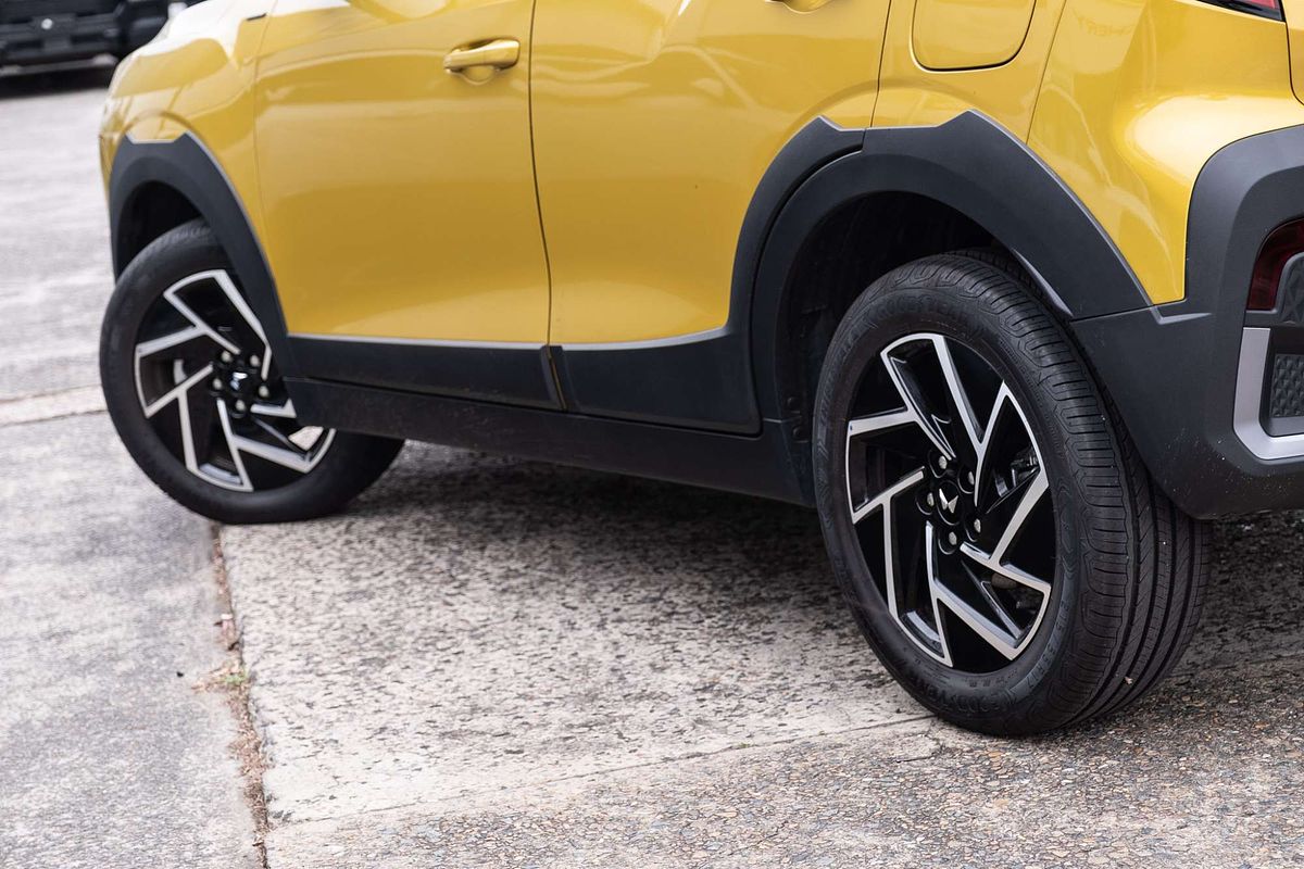 2025 Mahindra XUV3XO AX7L