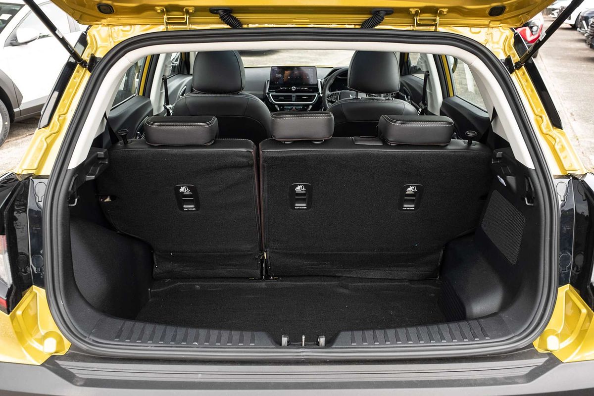 2025 Mahindra XUV3XO AX7L