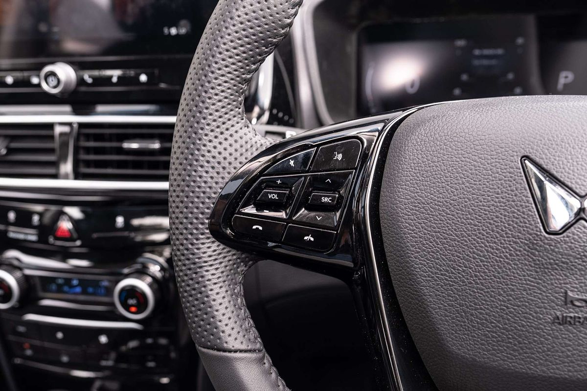 2025 Mahindra XUV3XO AX7L