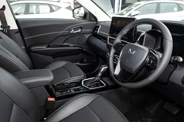 2025 Mahindra XUV3XO AX7L