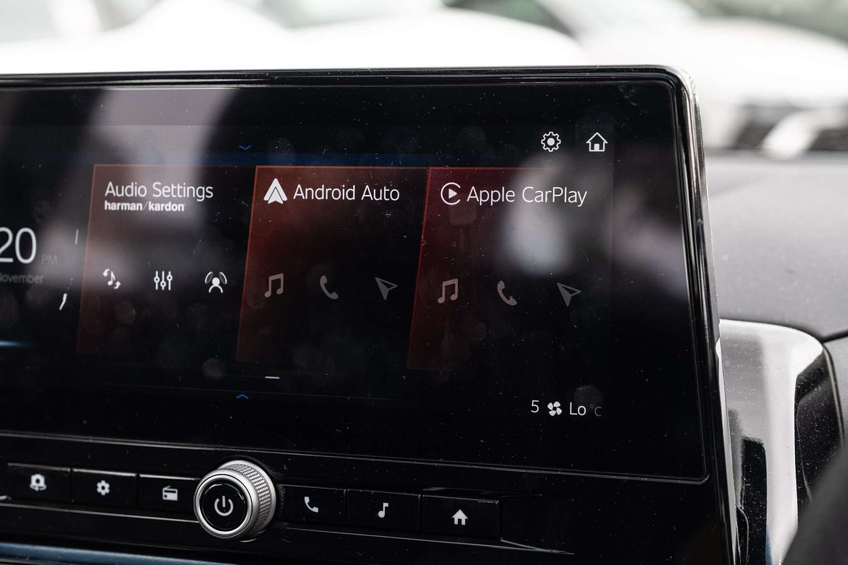 2025 Mahindra XUV3XO AX7L