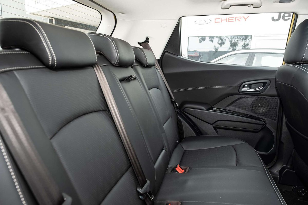 2025 Mahindra XUV3XO AX7L