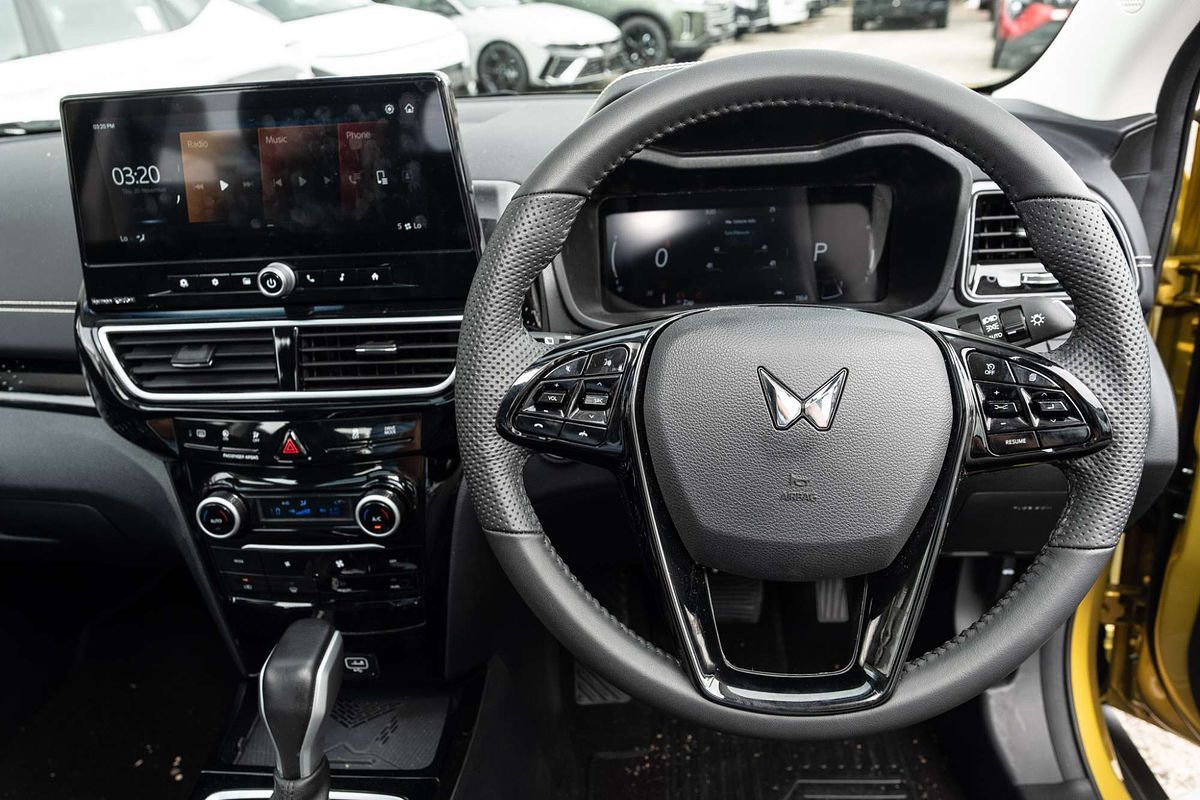 2025 Mahindra XUV3XO AX7L