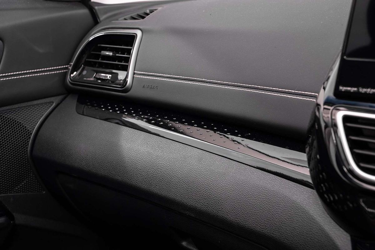 2025 Mahindra XUV3XO AX7L