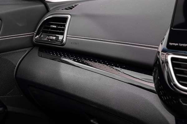 2025 Mahindra XUV3XO AX7L