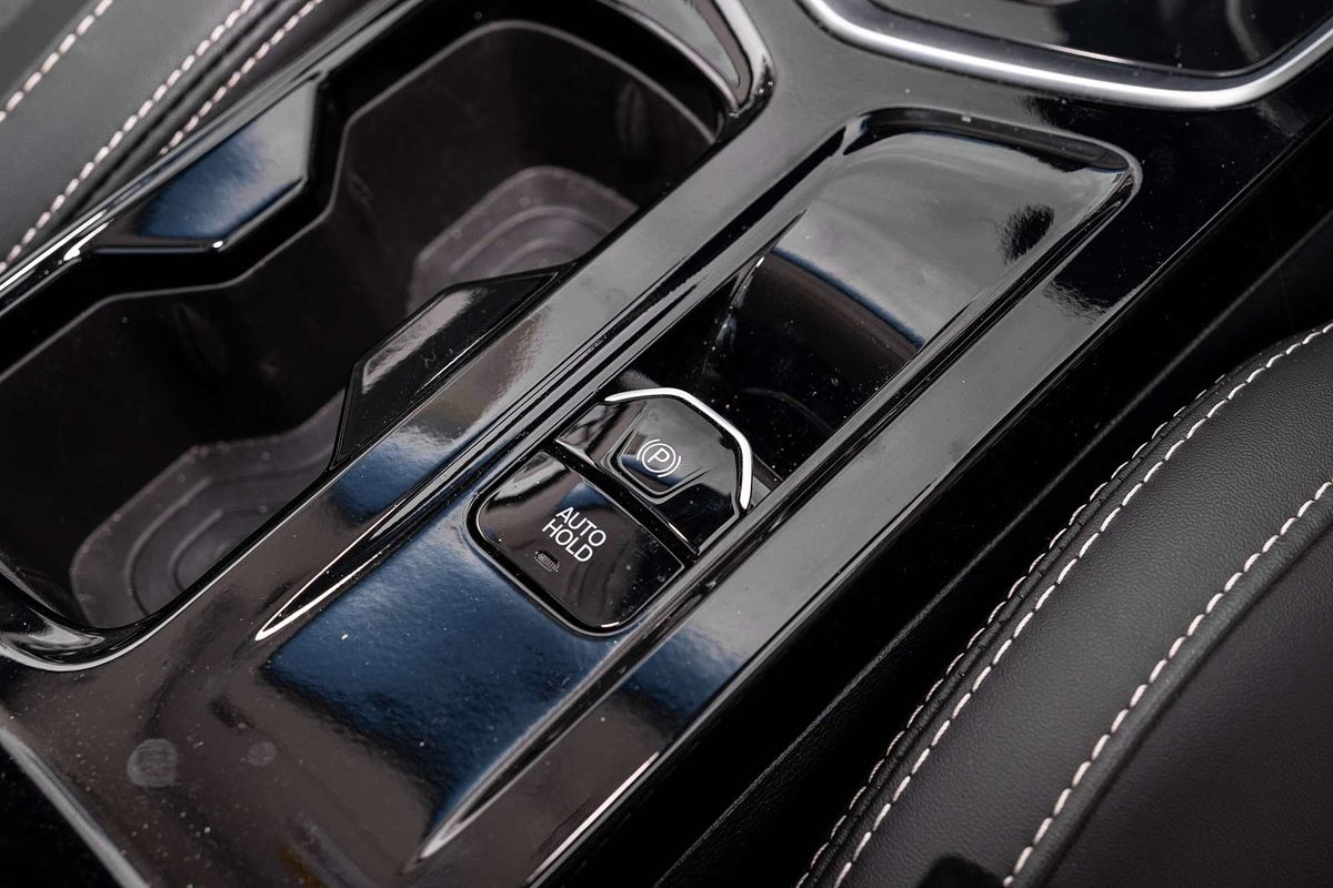 2025 Mahindra XUV3XO AX7L