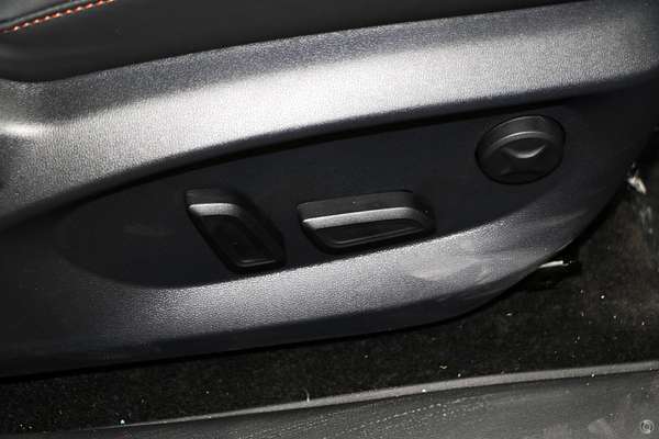 2025 MG HS Essence AS33