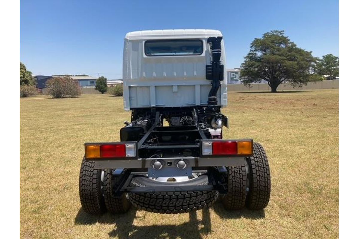 2025 Fuso Canter 4x4