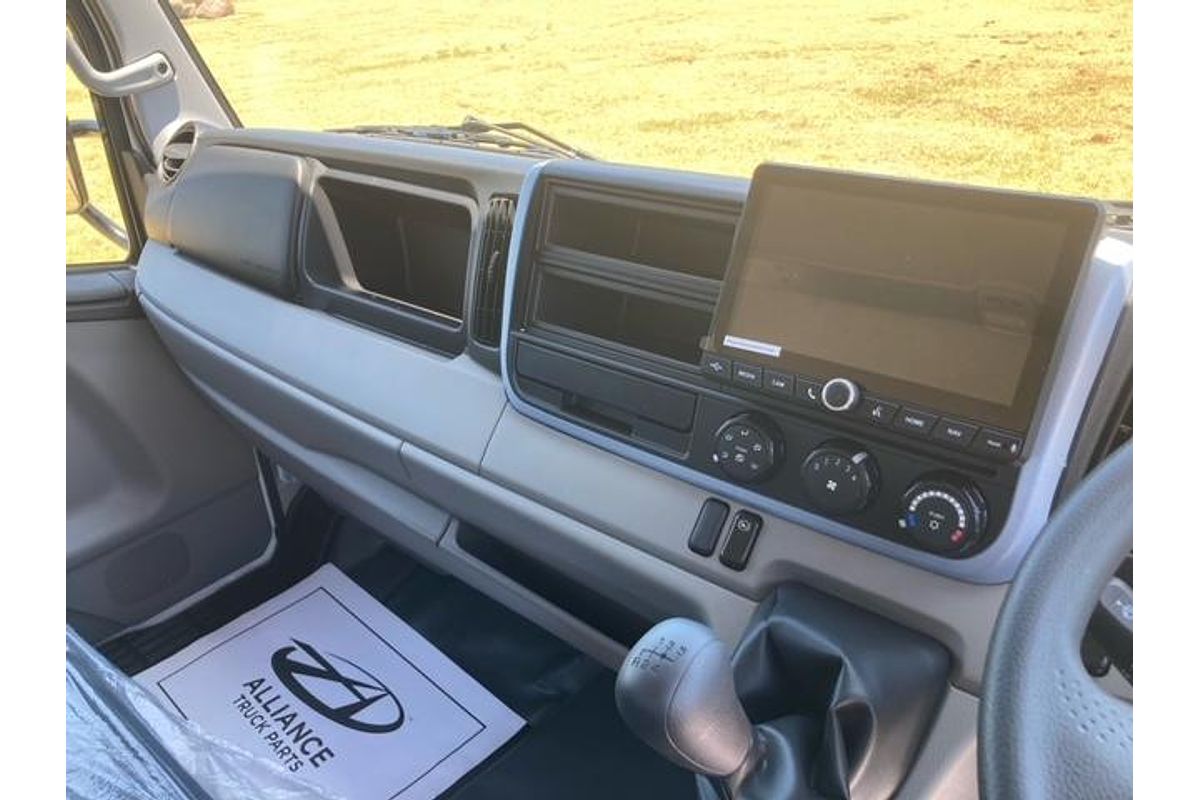 2025 Fuso Canter 4x4