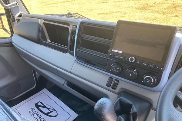 2025 Fuso Canter 4x4