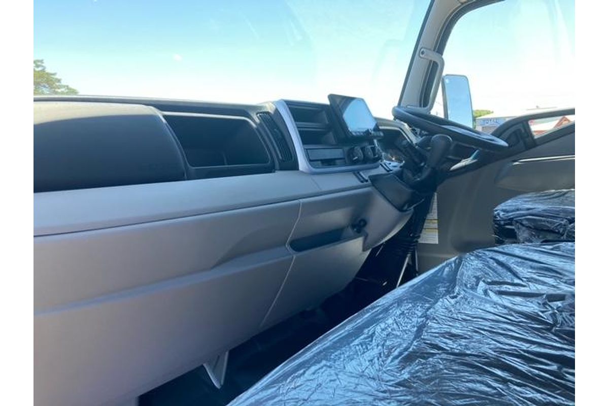 2025 Fuso Canter 4x4