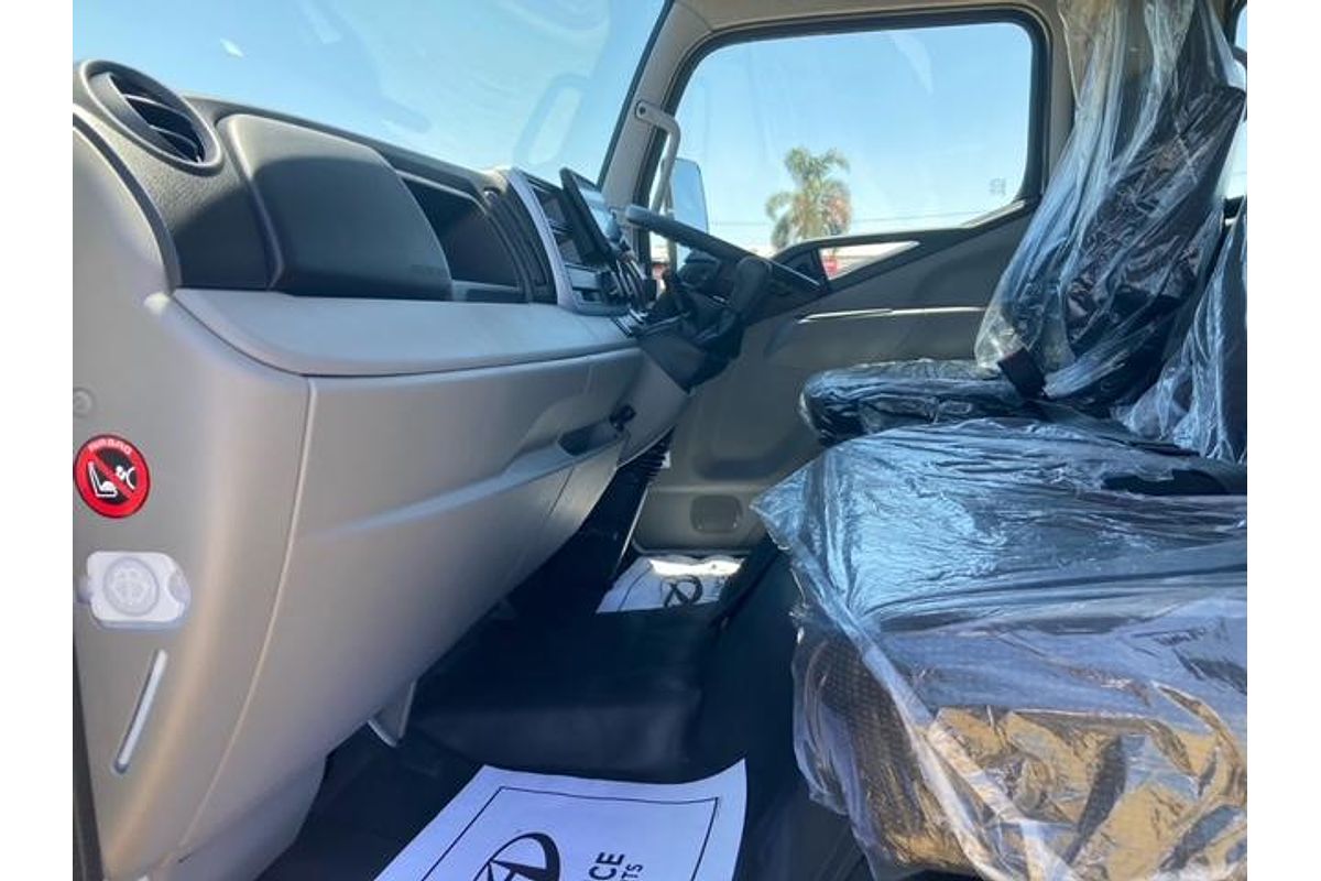 2025 Fuso Canter 4x4