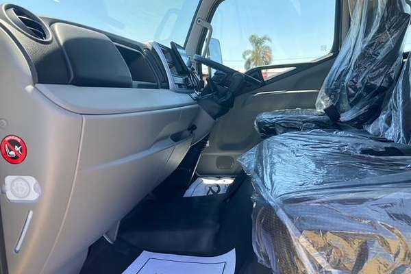 2025 Fuso Canter 4x4