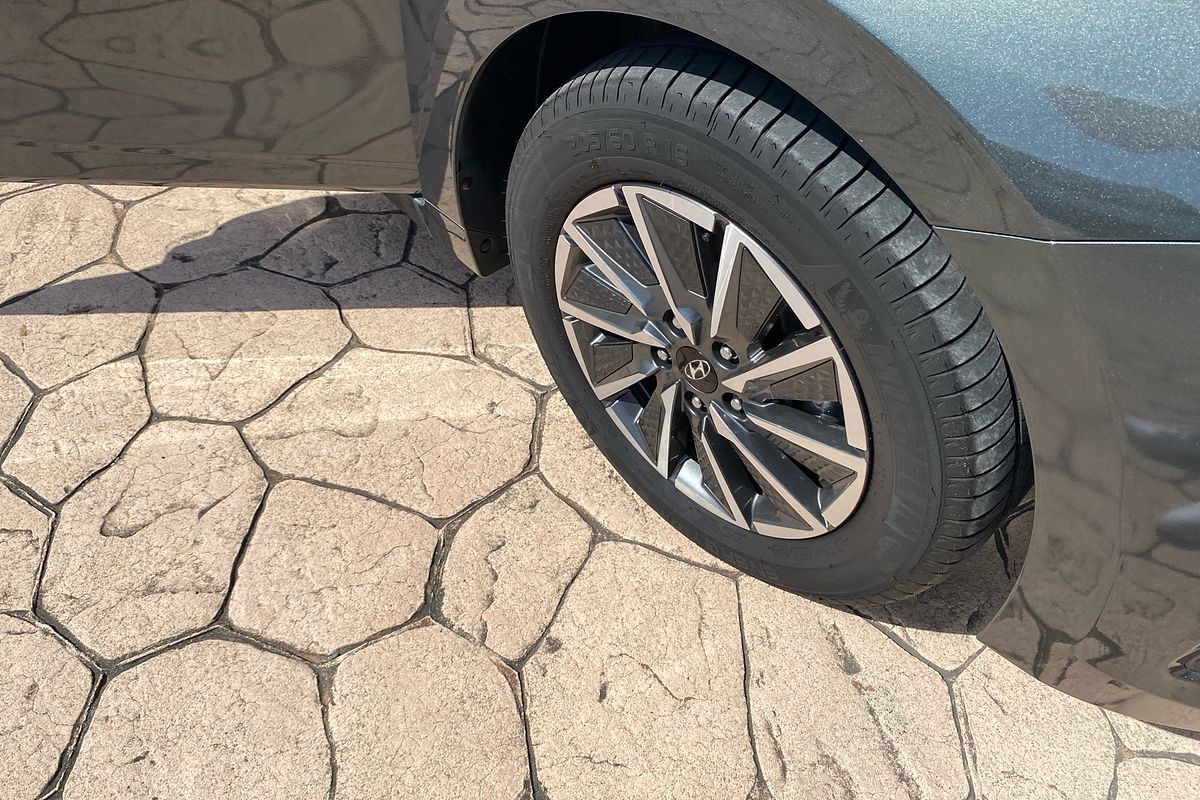 2022 Hyundai IONIQ Electric Elite AE.V4