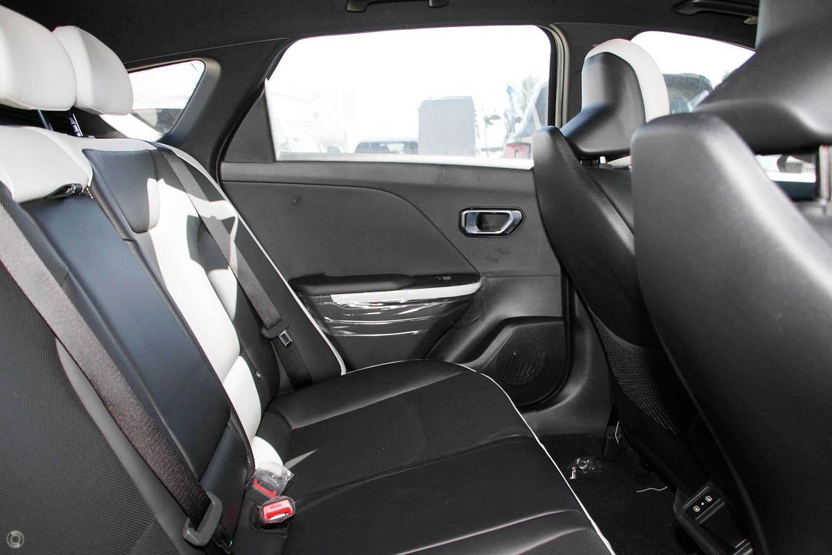 2025 Kia K4 GT-Line CL4m