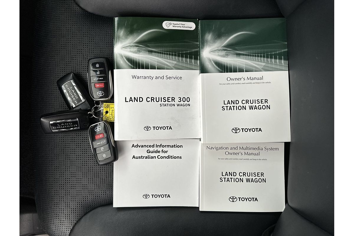 2022 Toyota Landcruiser Sahara FJA300R