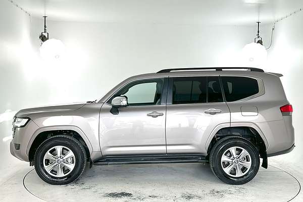 2022 Toyota Landcruiser Sahara FJA300R