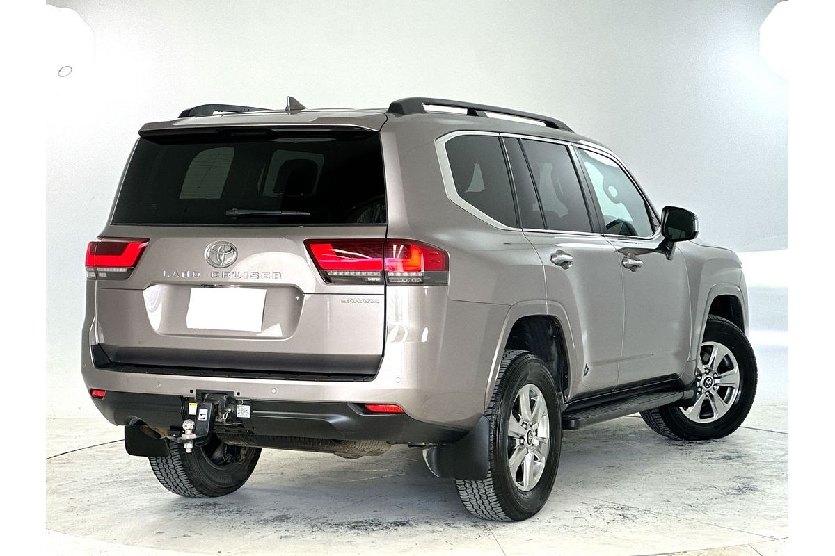 2022 Toyota Landcruiser Sahara FJA300R