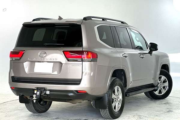 2022 Toyota Landcruiser Sahara FJA300R