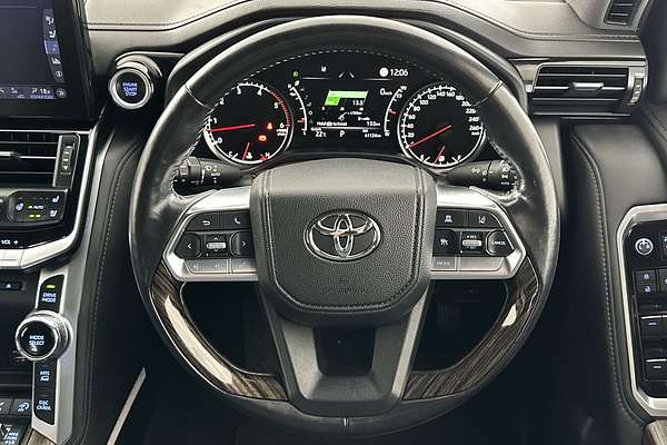 2022 Toyota Landcruiser Sahara FJA300R