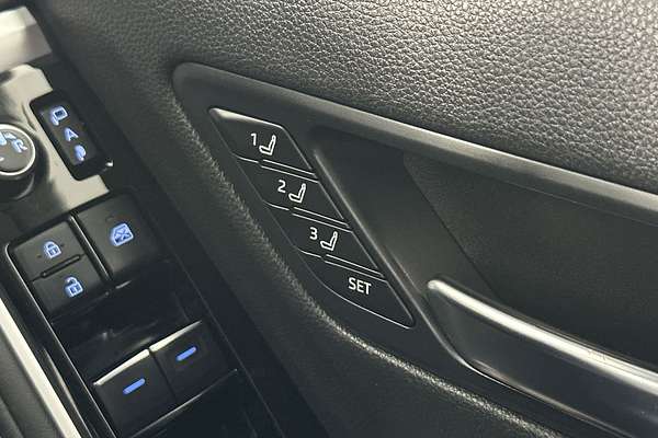 2022 Toyota Landcruiser Sahara FJA300R