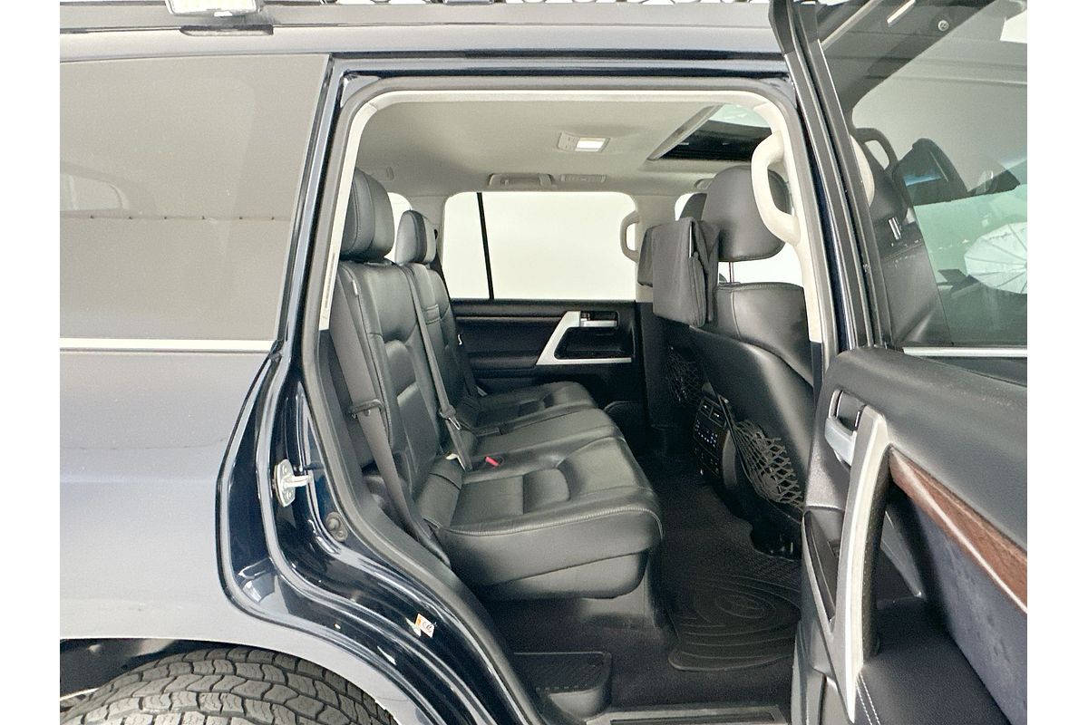 2017 Toyota Landcruiser Sahara VDJ200R