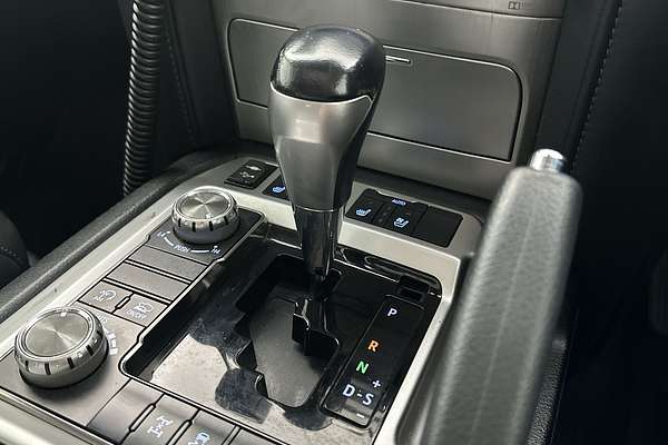 2017 Toyota Landcruiser Sahara VDJ200R