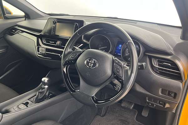 2019 Toyota C-HR NGX10R thumb-10