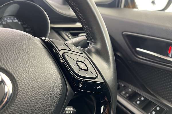 2019 Toyota C-HR NGX10R thumb-12