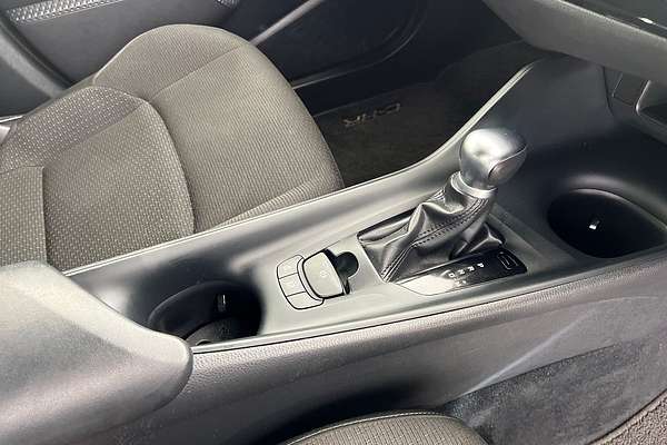 2019 Toyota C-HR NGX10R thumb-15