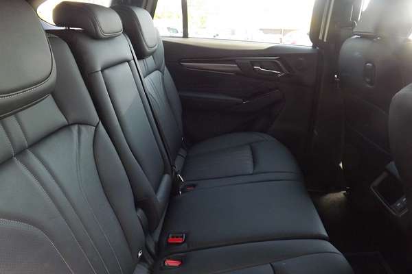 2025 Isuzu MU-X LS-T