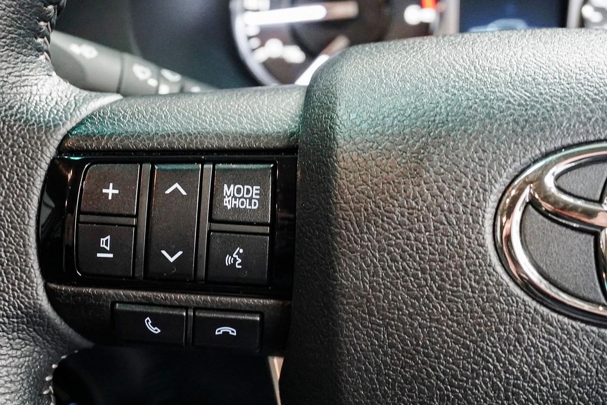 2024 Toyota Hilux SR5 48V GUN126R 4X4