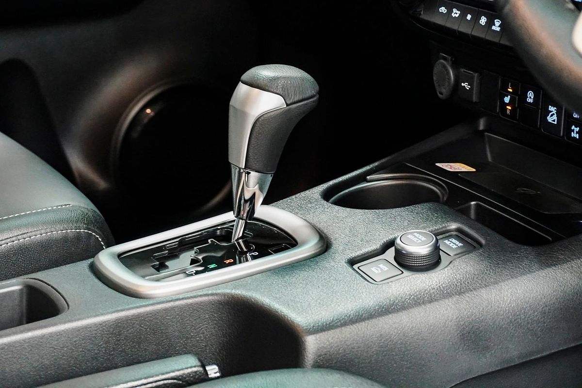 2024 Toyota Hilux SR5 48V GUN126R 4X4