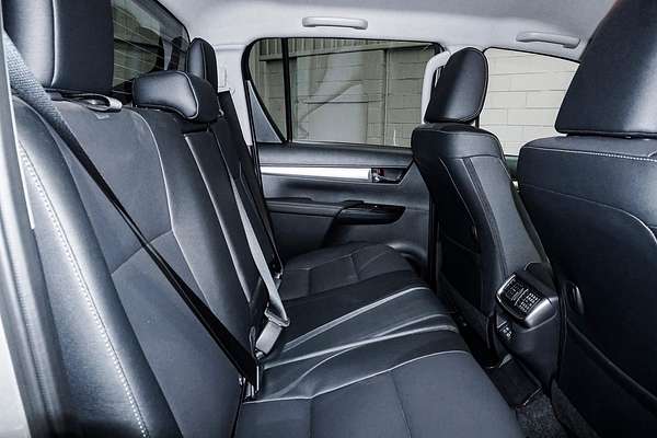 2024 Toyota Hilux SR5 48V GUN126R 4X4