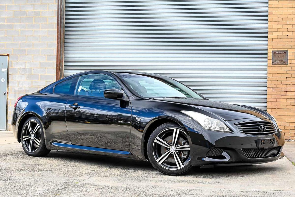 2010 Nissan Skyline 370GT Type S CKV36