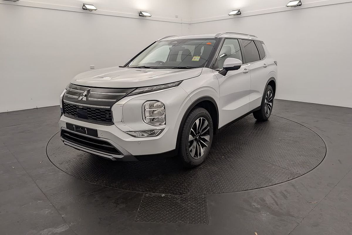 2025 Mitsubishi Outlander LS ZM