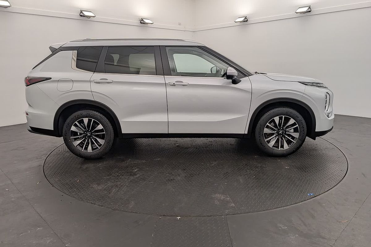 2025 Mitsubishi Outlander LS ZM