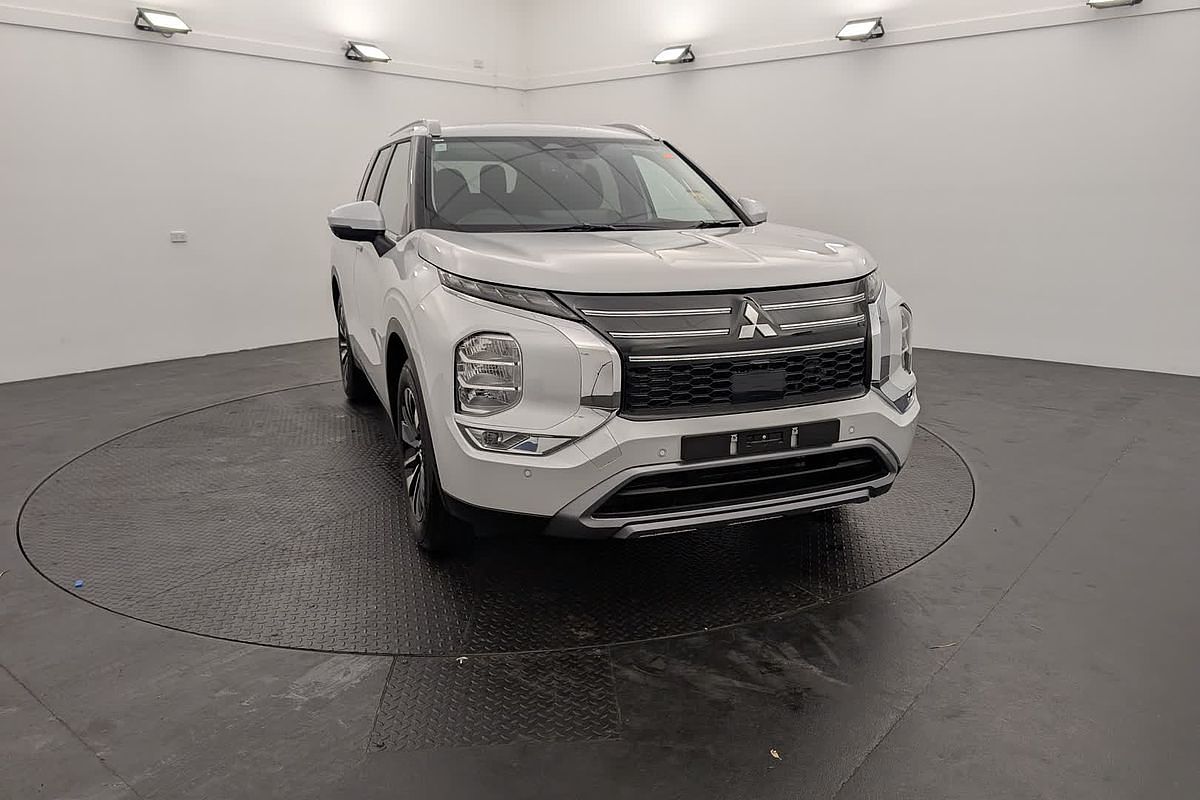 2025 Mitsubishi Outlander LS ZM