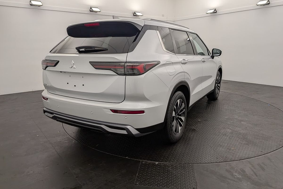 2025 Mitsubishi Outlander LS ZM