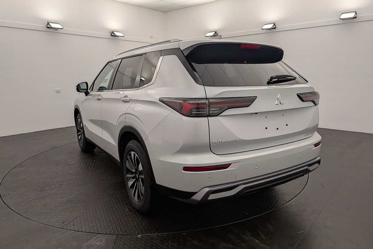 2025 Mitsubishi Outlander LS ZM
