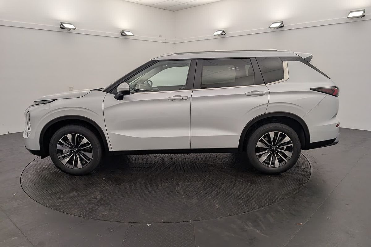 2025 Mitsubishi Outlander LS ZM