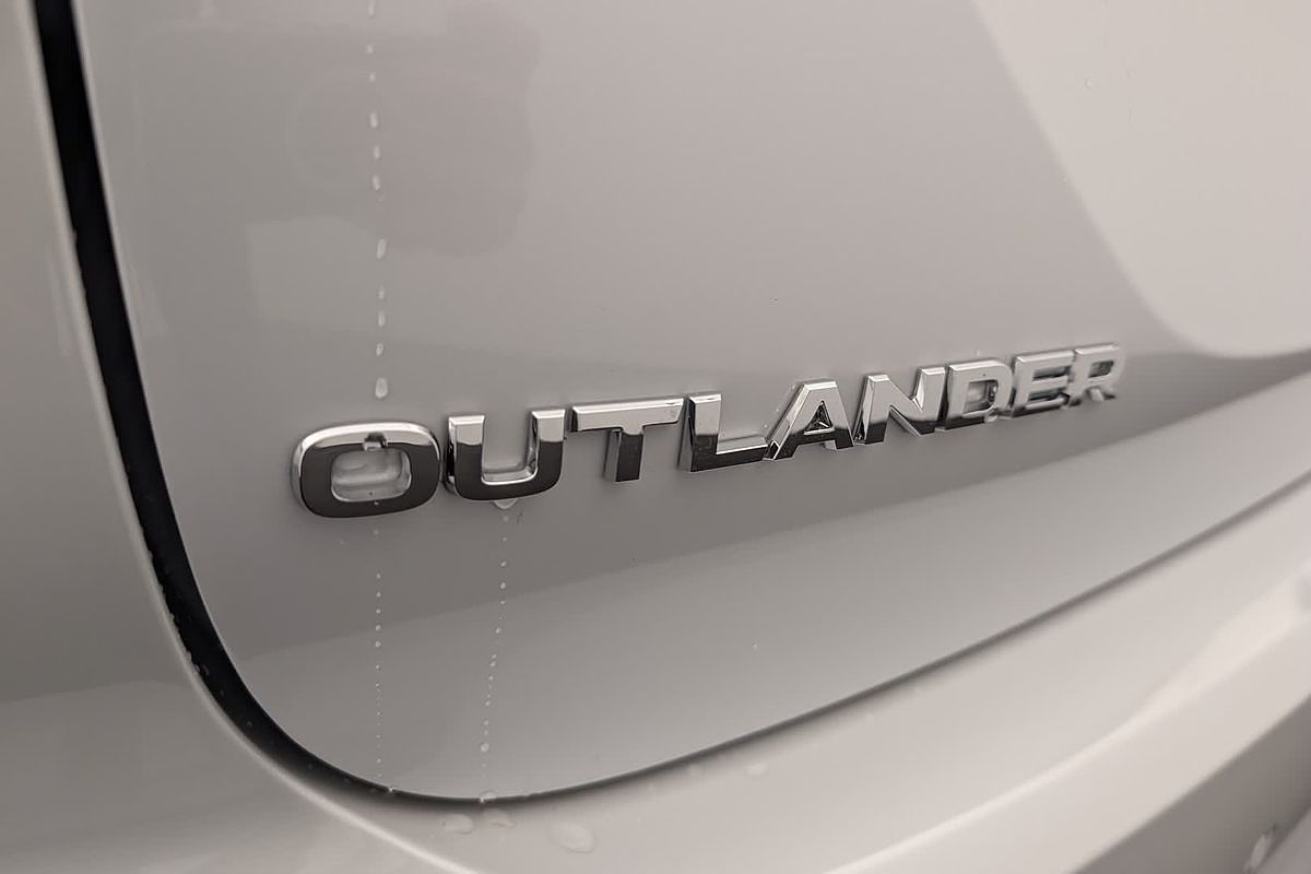 2025 Mitsubishi Outlander LS ZM