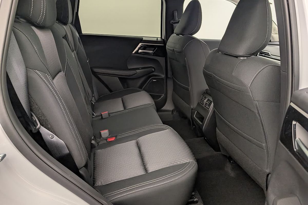 2025 Mitsubishi Outlander LS ZM