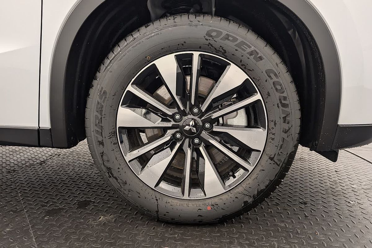 2025 Mitsubishi Outlander LS ZM