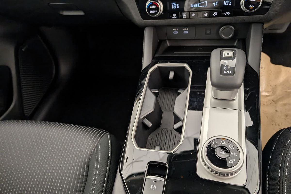 2025 Mitsubishi Outlander LS ZM